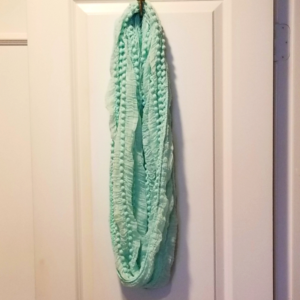 Lightweight Infinity Scarf (Mint Green)